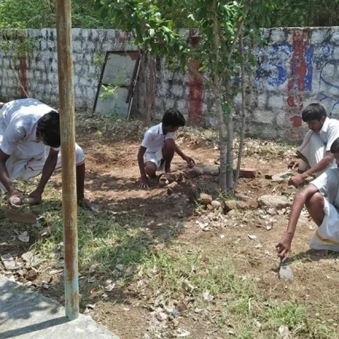 ஆலயத்தை மட்டுமல்ல அகத்தையும் தூய்மை செய்தது சக்தி விகடன் முன்னெடுத்த உழவாரப் பணி!