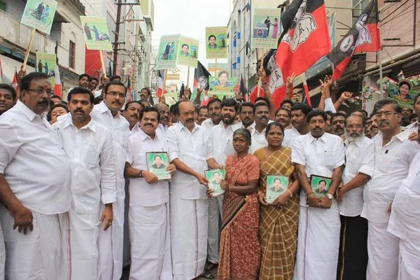 அன்று நல்ல நேரம்... இன்று எமகண்டம்... அதிமுகவின் ஆச்சர்ய பேரணி!