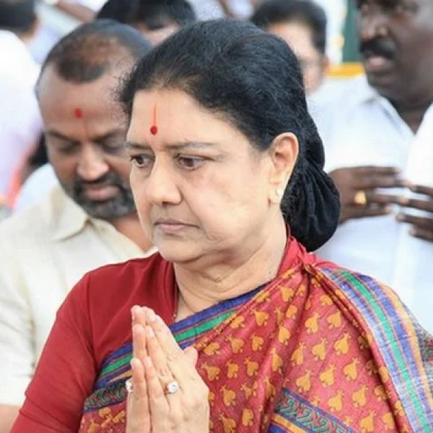 `சசிகலா சந்திக்கும் மூன்றாவது துரோகம் இது!' - தினகரனின் தனிக்கட்சி அறிவிப்பால் கொதிக்கும் குடும்ப உறவுகள்