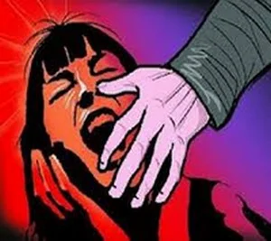 யு.கே.ஜி மாணவிக்கு பாலியல் தொல்லை: உடற்கல்வி ஆசிரியருக்கு அடி, உதை!