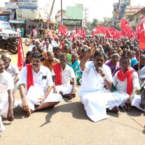 ‘ஒரு பிடி நெல்கூட விளைச்சல் இல்லை’- பயீர் காப்பீடு கோரி விவசாயிகள் சாலை மறியல்