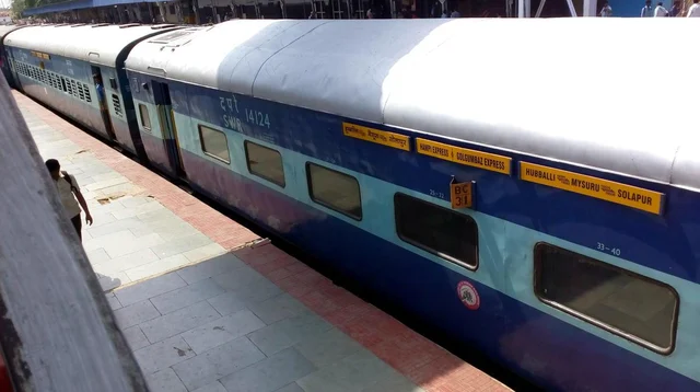 6 மணிக்கு வரவேண்டிய ரயில், வந்தது 2.30 மணிக்கு! - நீட் தேர்வெழுத முடியாமல் தவித்த 200க்கும் மேற்பட்ட மாணவர்கள்