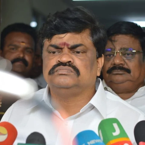 `தேர்தலுக்குப் பின் பார்ப்போம்!’ - தினகரனுக்கு சவால்விடும் ராஜேந்திர பாலாஜி
