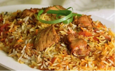 வீட்டு பிரியாணிக்கு தடை: ஓட்டலிலிருந்து வெளியேறிய தோனி!