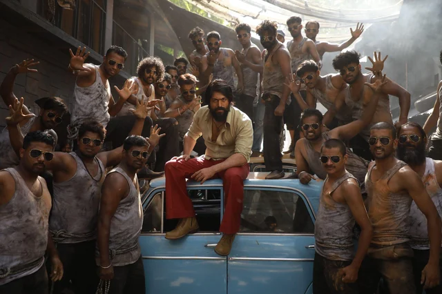 மாஸ்! மாஸ்!! மாஸோ மாஸ்!!! மாஸுக்கெல்லாம் மாஸ்!!!! அப்படியிருக்கிறது #KGF