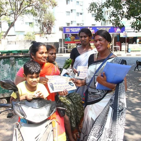 ”படித்தது முதுகலை ஆங்கில இலக்கியம், பார்ப்பது சமையல் வேலை!” - தென்சென்னைத் தொகுதி திருநங்கை வேட்பாளர் ராதா