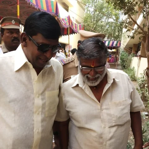 ``நான் நல்லா இருக்குறது உங்களுக்குப் பிடிக்கலையா?' - ஓட்டு போட்ட பின் வடிவேலு கலகல