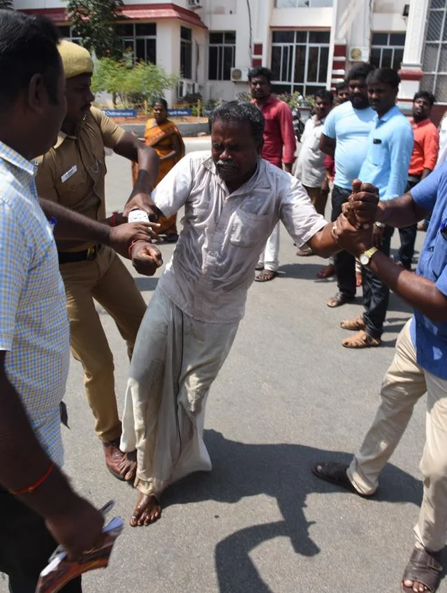 `நிலத்தை அபகரித்து கொலைமிரட்டல் விடுக்கிறார்!’ - அ.தி.மு.க நிர்வாகியைக் கண்டித்துத் தீக்குளிக்க முயன்ற விவசாயி