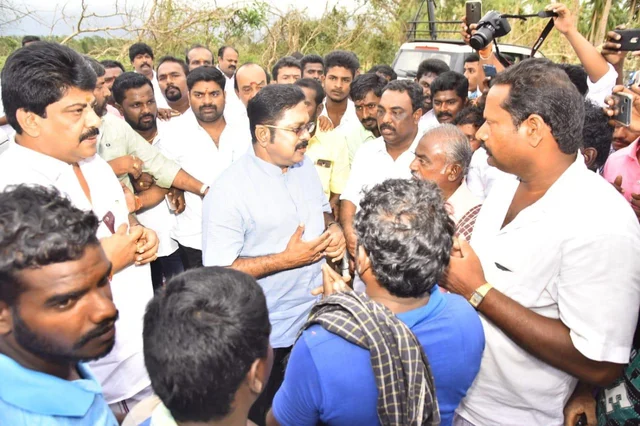 `அ.தி.மு.க கொடியை கட்டிக்கொண்டு காரில் செல்ல அஞ்சும் நிலையில்தான் இருக்கிறார்கள்!’ - தினகரன்