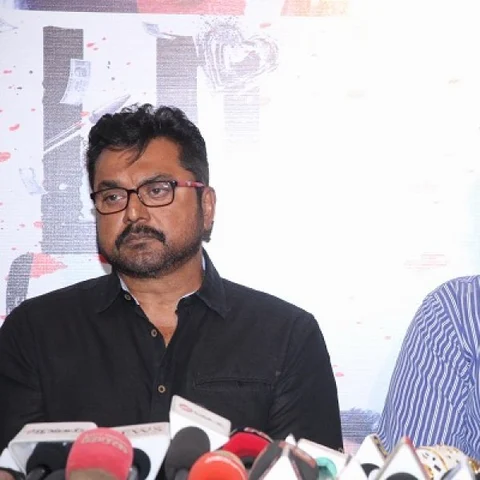 'முரட்டு கதை'க்காக நாடக மேடையேறும் சரத்குமார்!