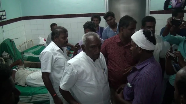 கன்னியாகுமரி அருகே கத்தி, கம்புகளுடன் மோதிக்கொண்ட அரசியல் கட்சியினர்! - பா.ஜ.க-வினருக்கு கத்திக் குத்து