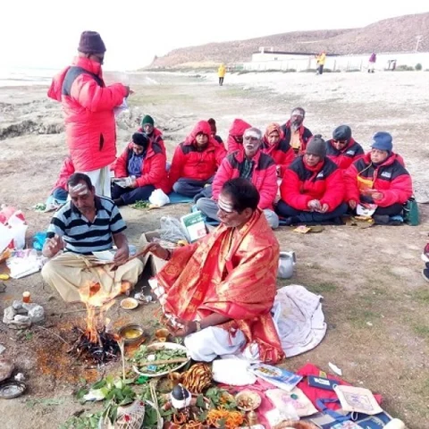 ``ஆறு நாள் ஒரே துணி... காய்கறியே சாப்பாடு!'' - கைலாஷ் யாத்திரை பக்தர்களின் அனுபவம்