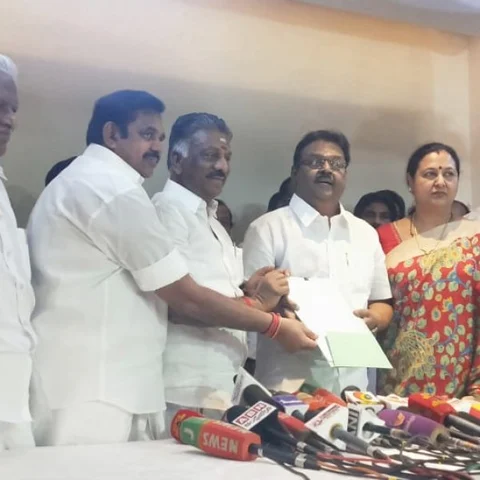 அ.தி.மு.க - தே.மு.தி.க இடையே தேர்தல் ஒப்பந்தம் கையெழுத்தானது!
