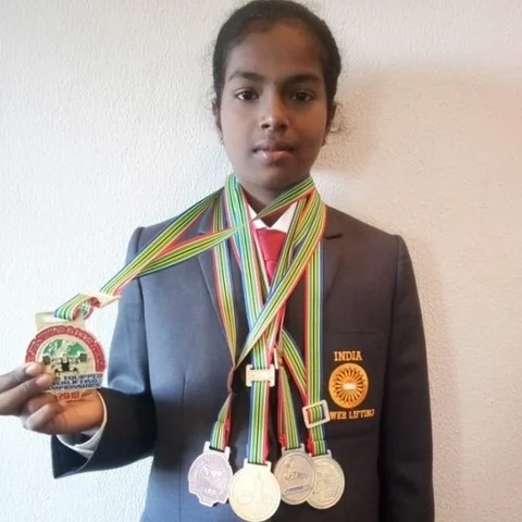 கடன் பெற்று சென்று சர்வதேசப் போட்டியில் 3 தங்கம் வென்ற ஆஷிகா! கண்டுகொள்ளாத மத்திய, மாநில அரசுகள்
