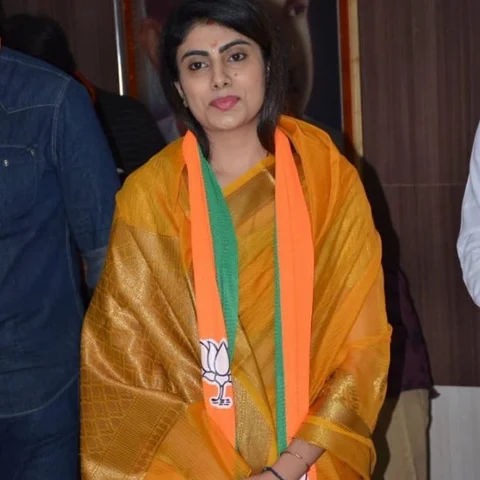 `மோடி இன்ஸ்பிரேஷன்; கையில் பல திட்டங்கள்' - அரசியல் களத்தில் ரவீந்திர ஜடேஜாவின் மனைவி!