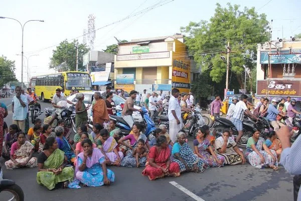 மின்சார வாரியத்தின் அலட்சியத்தால் தாயை இழந்த குழந்தைகள்!
