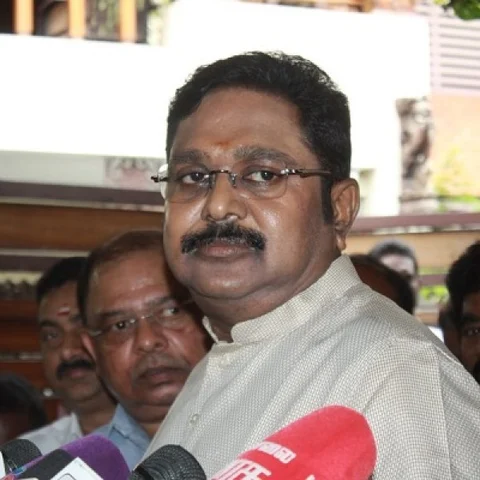 ` ரகசியங்களை மறுக்க மாட்டார் பன்னீர்செல்வம்!' - செய்தியாளர் சந்திப்பில் தகித்த தினகரன்