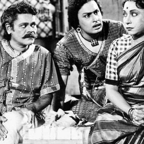 சினிமாவில் எம்.ஜி.ஆரின் ஆதிக்கத்துக்கு இதுவும் ஒரு காரணம்..! - ஒப்பனையும் ஒரிஜினலும்! எம்.ஜி.ஆர் 100 #MGR100 அத்தியாயம்-18