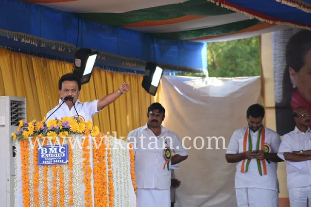 `உங்களை ஆதரிக்க ஒரே காரணம் நீங்கள் மோடி அல்ல ராகுல்' - நாகர்கோவிலில் ஸ்டாலின் பேச்சு!
