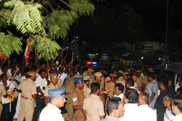 `இந்தக் கல்வீச்சுக்கெல்லாம் நான் பயப்பட மாட்டேன்!’ - பா.ஜ.க-வினருக்கு வைகோ சவால்