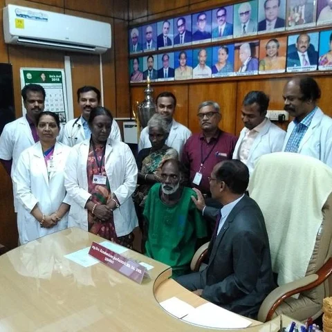 99 சதவிகிதம் உயிர்பிழைக்கவே முடியாத நோயாளியைக் காப்பாற்றி அரசு மருத்துவர்கள் சாதனை!