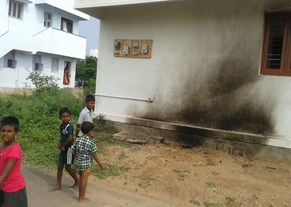 காலி பண்ண சொன்னதால் ஆத்திரம்: வீடு மீது பெட்ரோல் குண்டு வீசிய கும்பல்!