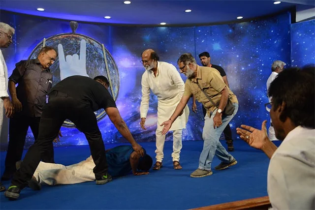 மாற்றுக் கட்சியில் இருக்கும் மாஜி ரசிகர்களின் சூழ்ச்சி! ரஜினி அதிர்ச்சி