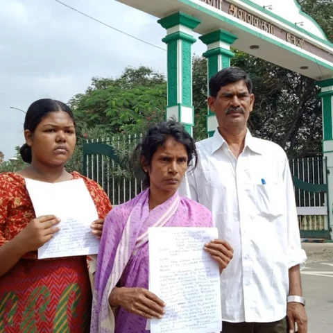 `யாருமே உதவ முன்வரல’ - ஆந்திராவில் இறந்த ஆட்டோ ஓட்டுநரின் உடலை மீட்கப் போராடும் மகள்