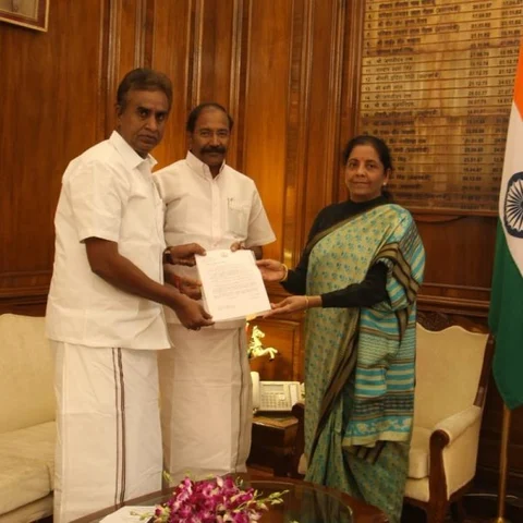 `நீங்கள் ஏன் ராகுல்காந்தியை விமர்சிப்பதில்லை?!' - டெல்லி சந்திப்பில் அமைச்சர்களுக்கு செக் வைத்த பி.ஜே.பி.