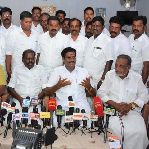 `பா.ம.க-வின் தேர்தல் அறிக்கையை தி.மு.க காப்பியடித்துள்ளது!’ -ஏ.கே.மூர்த்தி காட்டம்