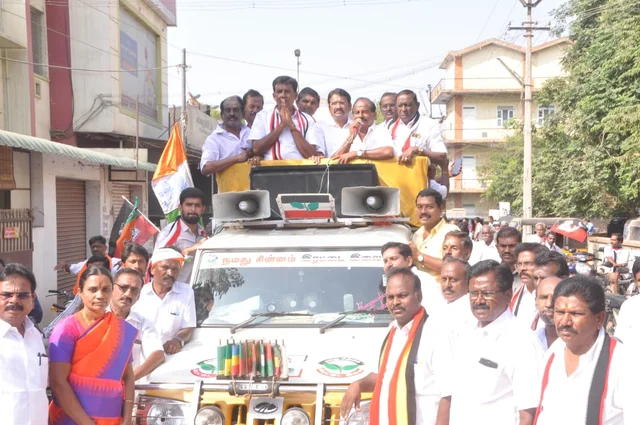 செங்கோட்டையன் வியூகம்; கணேசமூர்த்தி கலக்கம்; பூத்துக்கு 1 லட்சம்! - ஈரோட்டில் வெற்றி யாருக்கு?