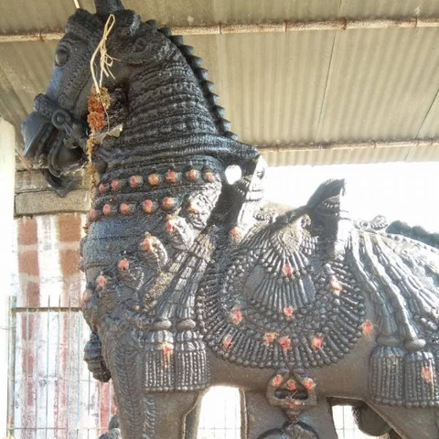ஒரே கல்லில் செதுக்கப்பட்ட 10 அடி உயர `பாச்சல்’ கல்குதிரை!