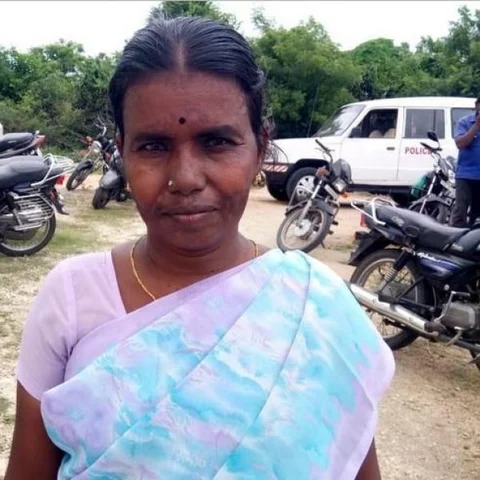 ``சமைச்சதுக்கப்புறமும் பாத்திரத்துக்குப் பக்கத்திலேயே உட்கார்ந்திருக்கேன்’ - சமையலர் பாப்பாள்!