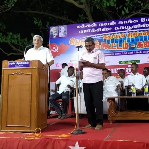``அம்பானிகளும் அதானிகளும் மட்டுமே வளர்ச்சிபெற்று இருக்கிறார்கள்” - பிரகாஷ்காரத்