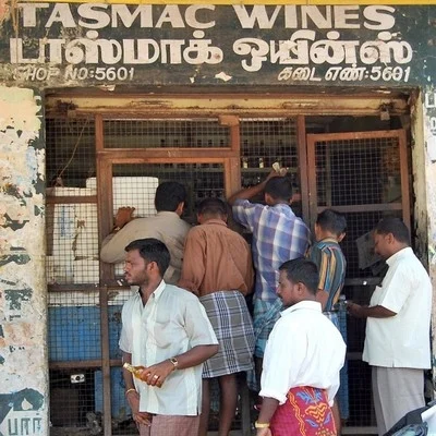 'டாஸ்மாக் கடைகளை குறைக்க முடிவு: ஆக. 15 ல் ஜெயலலிதா அறிவிக்கிறார்!'