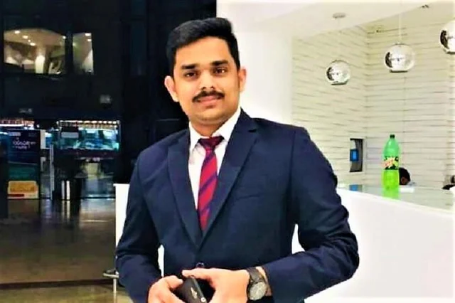 `கேரள மக்களுக்கு உதவக்கூடாது' - ஃபேஸ்புக்கில் பதிவிட்ட வாலிபருக்கு பறிபோனது வேலை!