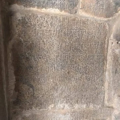 'தஞ்சை கோயிலில் இந்தி, சம்ஸ்கிருத கல்வெட்டு பதிப்பு என்பது தவறான தகவல்!'- வரலாற்று ஆய்வாளர் விளக்கம்