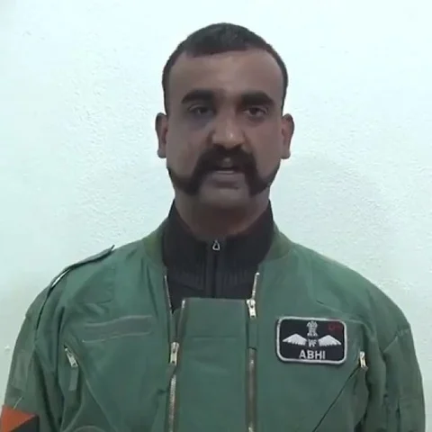 ``85 விநாடி வீடியோவில் 19 `கட்’டுகள்” -அபிநந்தனை ஒப்படைக்கும் முன் பாக்., வெளியிட்ட சர்ச்சை வீடியோ