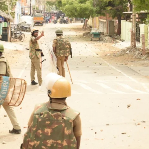 தூத்துக்குடி கலவரம்! - ஒருவருக்கு குண்டாஸ்; ஒருவர் தேசிய பாதுகாப்புச் சட்டத்தின் கீழ் கைது!