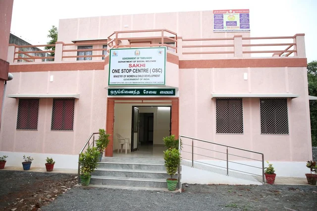 பெண்கள் தன் மீதான வன்முறையை எப்படி எதிர்ப்பது? யாரிடம் உதவி கோருவது? #OneStopCenter