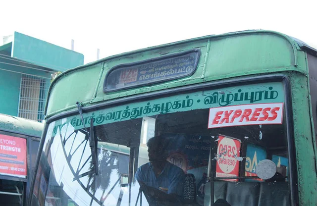 பஸ் கட்டணத்தை உயர்த்தியது யார்? - மழுப்பும் போக்குவரத்து அதிகாரிகள்; குமுறும் திருவள்ளூர் பயணிகள்