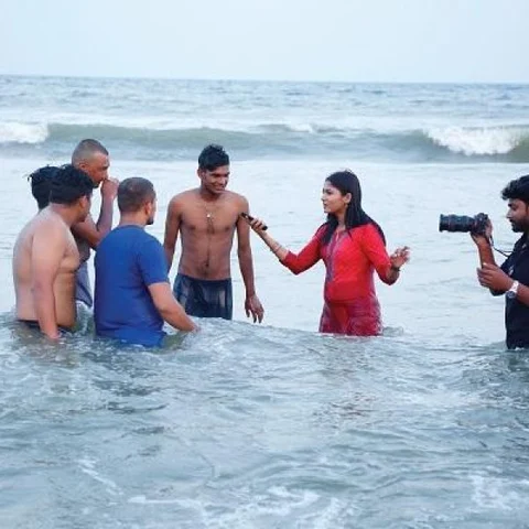 `காரணமே இல்லாமல் சென்சார் சான்றிதழ் மறுக்கப்படுகிறது!’ - `மெரினா புரட்சி’ பட இயக்குநர் ராஜ்
