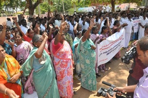 மீனவர்களை விடுவிக்க கோரி ராமேஸ்வரத்தில் மீனவர்கள் போராட்டம்