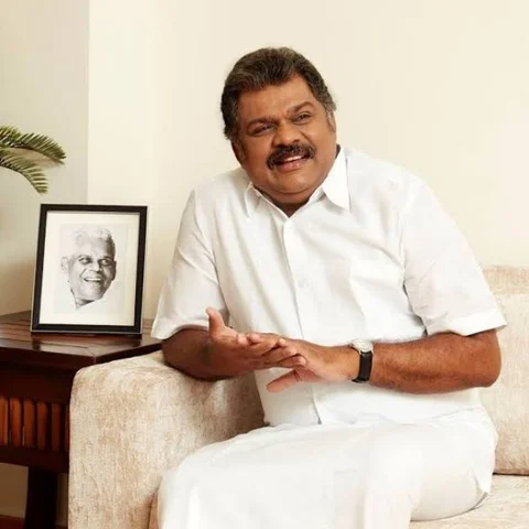 `இவர் வல்லமைமிக்க வேட்பாளர், உங்களுக்காக வாதாடுவார், போராடுவார்!'- அ.தி.மு.க-வுக்கு வாக்கு கேட்ட ஜி.கே.வாசன்