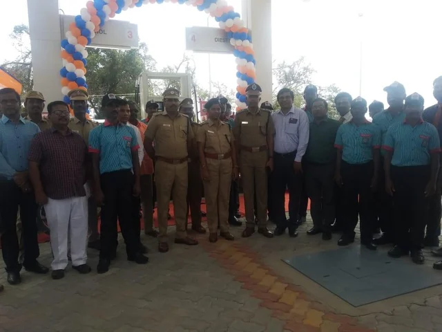 கைதிகளால் நடத்தப்படும் பெட்ரோல் பங்க்! - புதுக்கோட்டையில் திறப்பு
