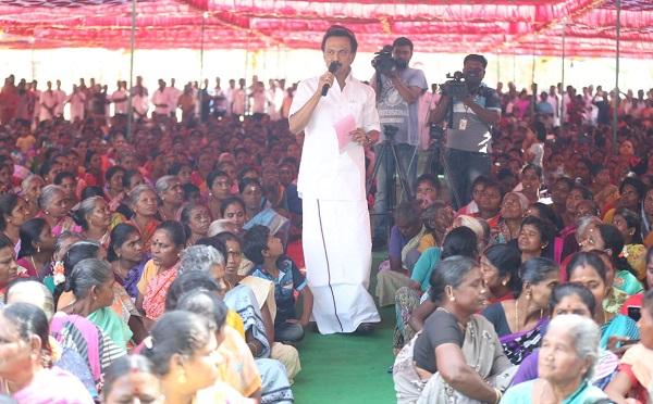 `நான் தாத்தா இல்லம்மா, மாமா'! - எல்.கே.ஜி சிறுமியிடம் மு.க.ஸ்டாலின் நகைச்சுவை