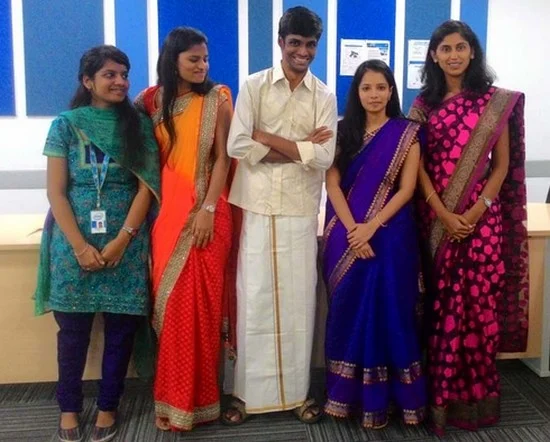 'வேட்டி அணிந்து நெசவாளர்கள் வாழ்வாதாரத்தை பாதுகாப்போம்!'