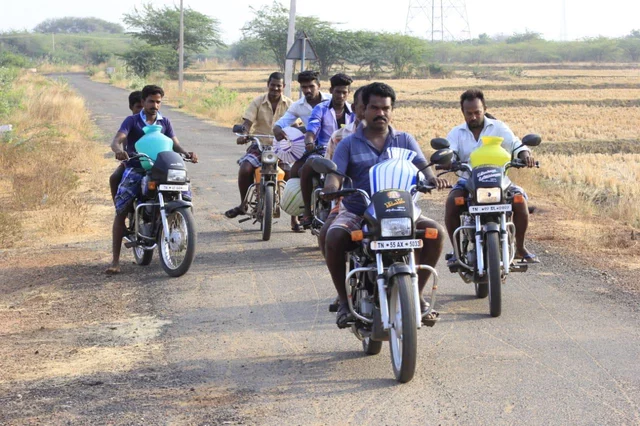 `ஒரு குடம் தண்ணீருக்கு 4 கி.மீ. அலையுறோம்!' - காவிரிக் கரையில் ஒலிக்கும் வேதனைக் குரல்கள்