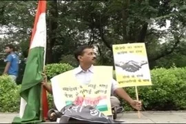 நிலக்கரி முறைகேடு: பிரதமர் வீட்டை முற்றுகையிட முயன்ற ஹசாரே குழுவினர் கைது!