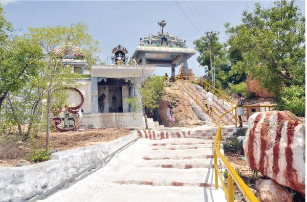 கல்யாணம் கைகூட... செவ்வரளிப் பூவும் செவ்வாழைப் பழமும்!